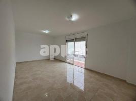 Piso, 97.00 m², cerca de bus y tren, seminuevo