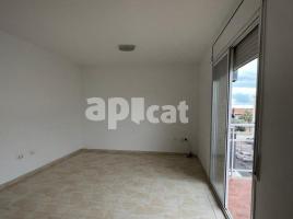 Piso, 97.00 m², cerca de bus y tren, seminuevo