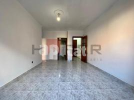 Apartament, 60.00 m², près de bus et de train, Calle URGELL