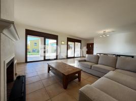 Casa (xalet / torre), 318.00 m², seminou, Calle Comtes de Peralada, 39