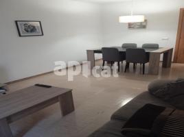 Piso, 85.00 m², cerca de bus y tren, seminuevo