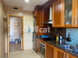 Piso, 91.00 m², cerca de bus y tren, seminuevo