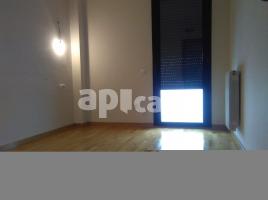 Flat, 96.00 m², near bus and train, almost new