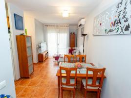 Flat, 58.00 m², near bus and train, almost new