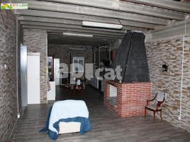 Casa (unifamiliar aislada), 654.00 m², cerca de bus y tren