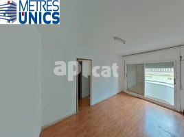 Pis, 79.00 m², 附近的公共汽車和火車, Calle de Gaietà Ventalló