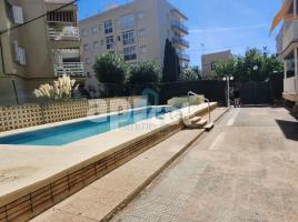 Apartament, 50.00 m², prop de bus i tren, Calle de València