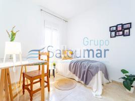 Flat, 82.00 m², near bus and train, Centre