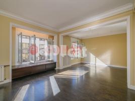 Piso, 180.00 m², cerca bus y metro