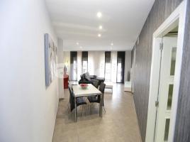 Flat, 136.00 m², near bus and train, almost new