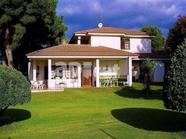 Houses (villa / tower), 400.00 m², near bus and train