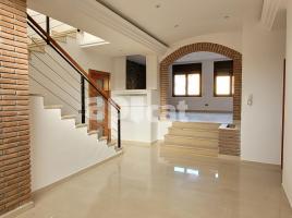  (unifamiliar adossada), 414.00 m², حافلة قرب والقطار, جديد تقريبا, Calle de Josep Casanoves