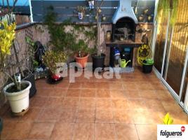 Flat, 140.00 m², near bus and train, almost new