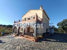 Houses (villa / tower), 136.00 m², almost new, Calle Pantano, 33