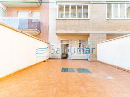 Apartamento, 85.00 m², cerca de bus y tren, seminuevo