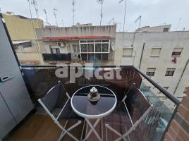 Piso, 99.00 m², cerca de bus y tren, Calle Quatre