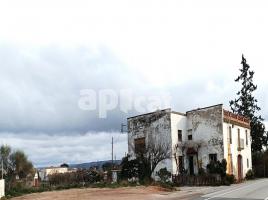 Casa (masia), 466.00 m², prop de bus i tren