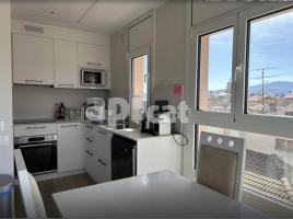 Piso, 111.00 m², cerca de bus y tren