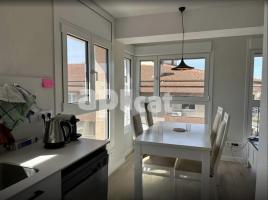 Piso, 111.00 m², cerca de bus y tren