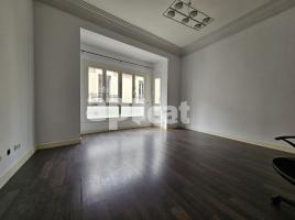 Flat, 174.00 m², near bus and train