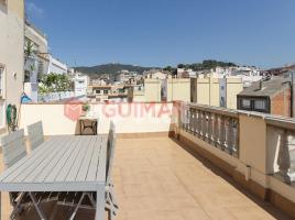 Flat, 224.00 m², close to bus and metro