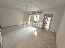 Piso, 116.00 m², cerca de bus y tren