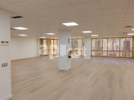 新建築 - Pis 在, 350.00 m²