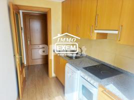 Apartamento, 65.00 m², cerca de bus y tren, seminuevo