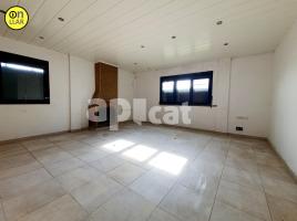 Casa (unifamiliar aislada), 304.00 m², cerca de bus y tren, seminuevo