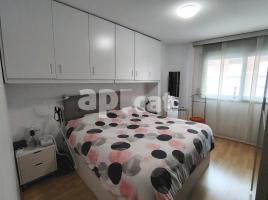 Piso, 90.00 m², cerca de bus y tren, seminuevo