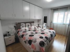 Flat, 90.00 m², near bus and train, almost new