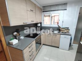 Piso, 90.00 m², cerca de bus y tren, seminuevo