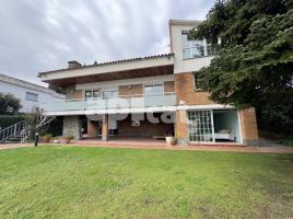 Houses (detached house), 831.00 m², near bus and train