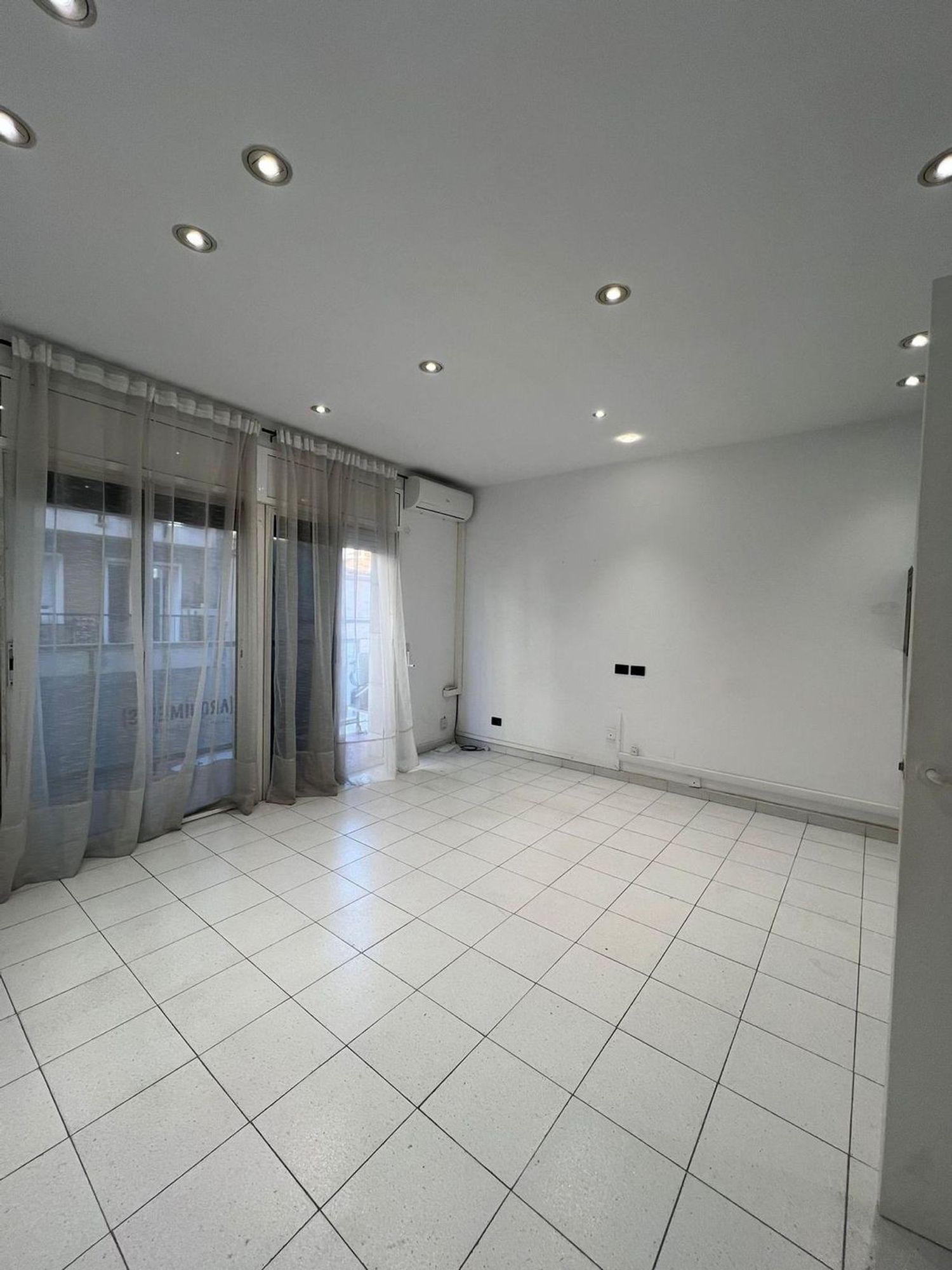 For rent office, 86.00 m², Centre