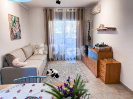 Apartament, 62.00 m², 附近的公共汽車和火車, 九成新