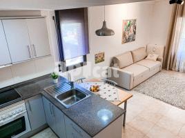 Apartament, 62.00 m², 附近的公共汽車和火車, 九成新