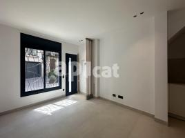 Flat, 49.00 m², near bus and train, almost new