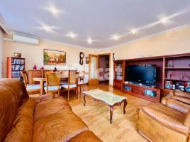 Piso, 100.00 m², cerca de bus y tren, seminuevo, Calle de Pere III, 35