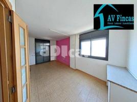 Pis, 87.00 m², près de bus et de train, presque neuf