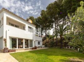Casa (unifamiliar aislada), 225.00 m², cerca de bus y tren