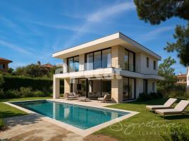 Casa (unifamiliar aislada), 295.45 m², seminuevo, Calle Urals