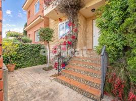 Houses (villa / tower), 309.00 m², almost new