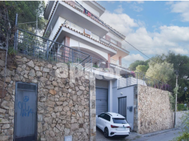 дома (Вилла / башня), 325.00 m², Calle Garbí, 22