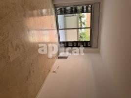 Flat, 101.00 m², near bus and train, almost new