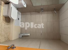 Flat, 101.00 m², near bus and train, almost new