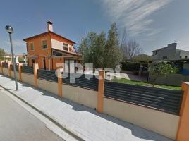  (unifamiliar aïllada), 158.00 m², près de bus et de train, presque neuf