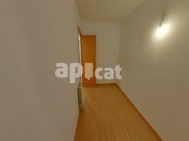 Pis, 113.00 m², prop de bus i tren