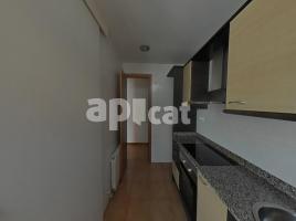 Flat, 85.00 m², near bus and train, almost new