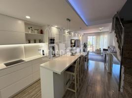 дома (Рядный дом), 221 m², почти новый, Zona