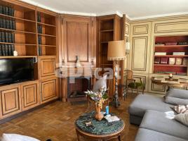 Pis, 174.00 m², prop bus i metro